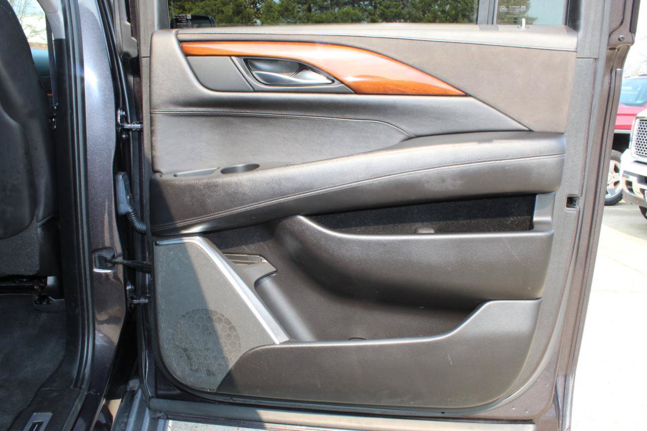 Used 2016 Cadillac Escalade ESV Luxury AWD/4WD image 22