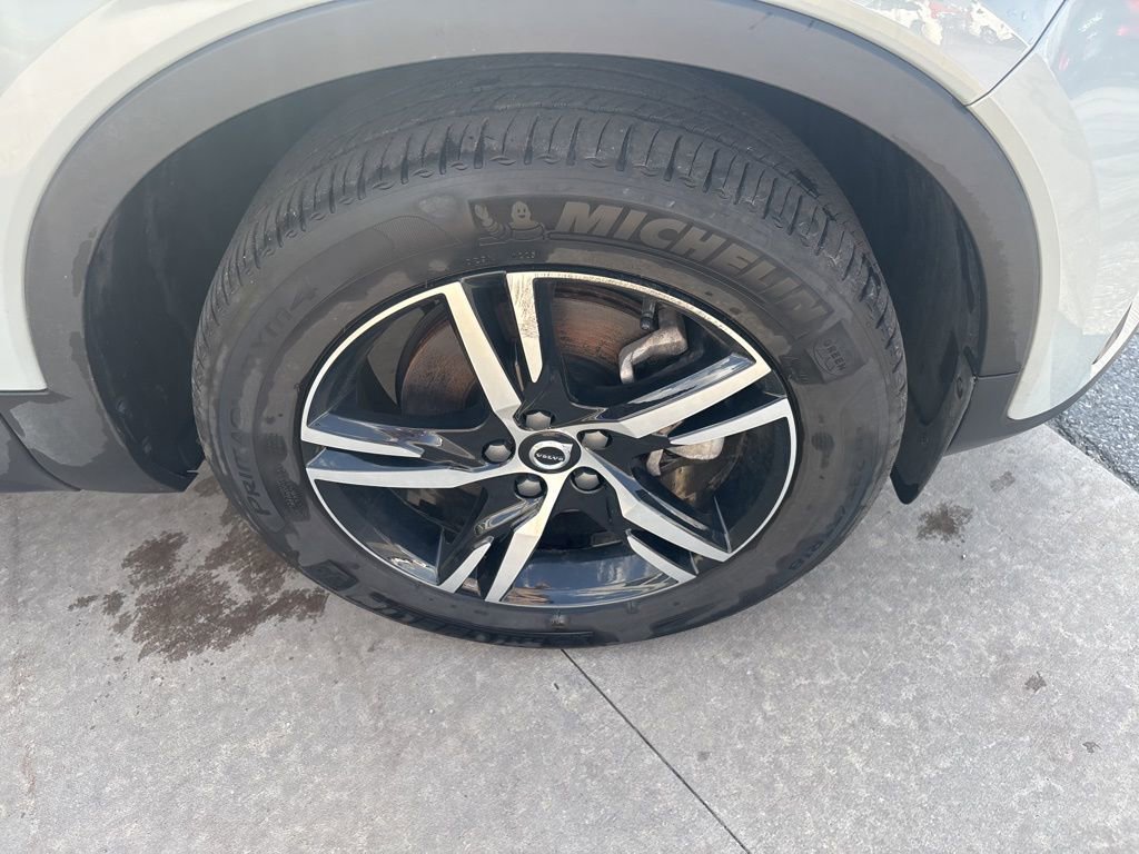 Used 2025 Volvo XC40 B5 Core image 13