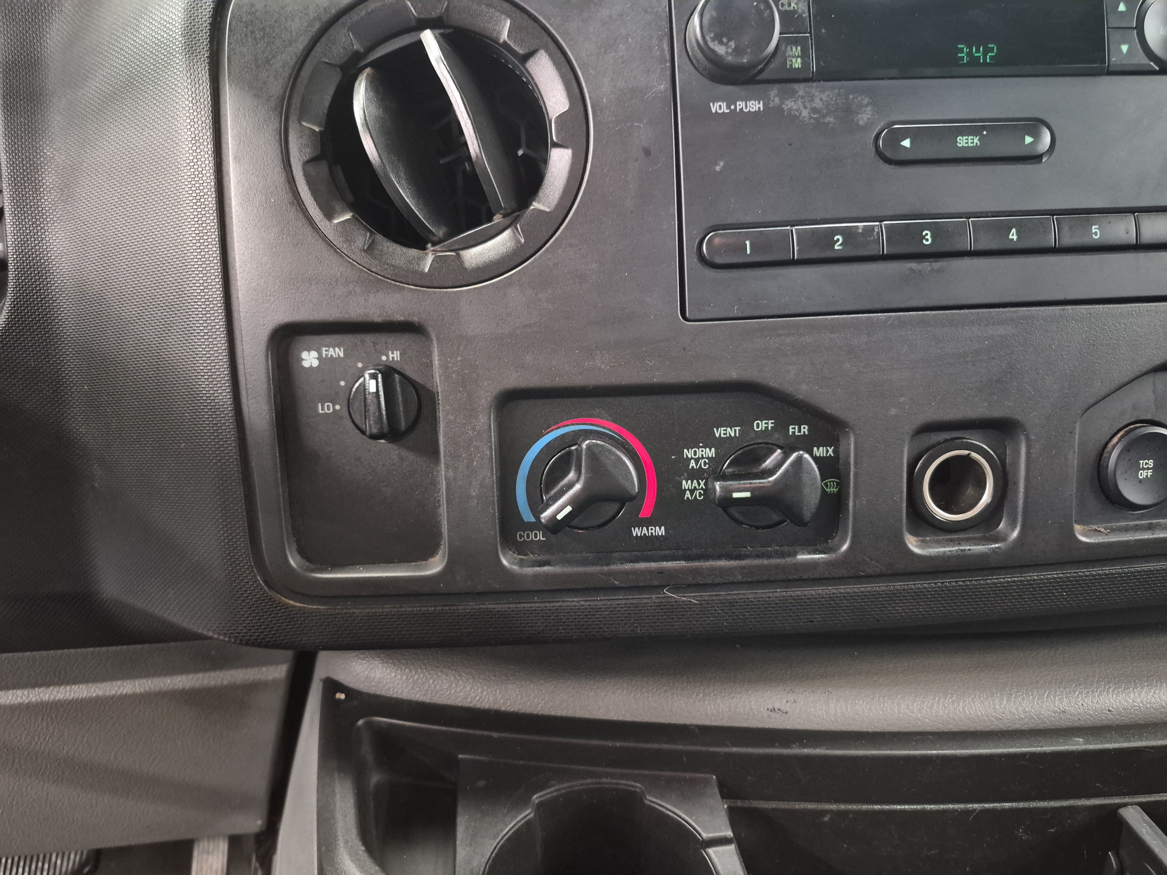 Used 2014 Ford E-250 and Econoline 250 RWD image 28