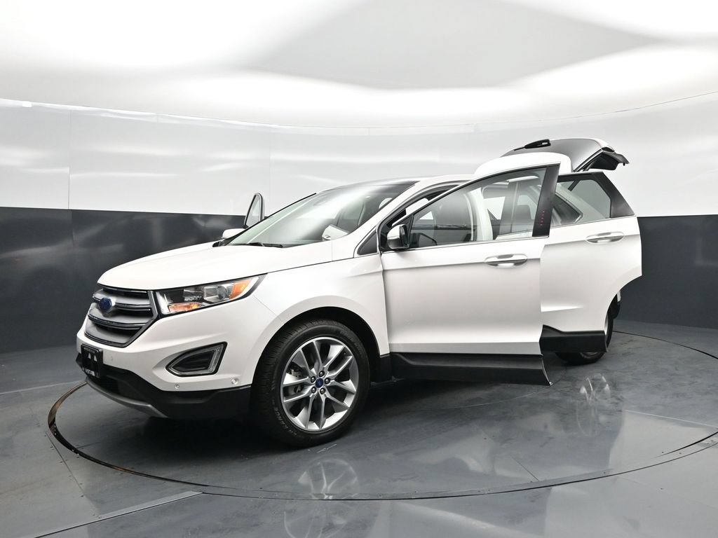 Used 2018 Ford Edge Titanium w/ Equipment Group 302A AWD/4WD image 30
