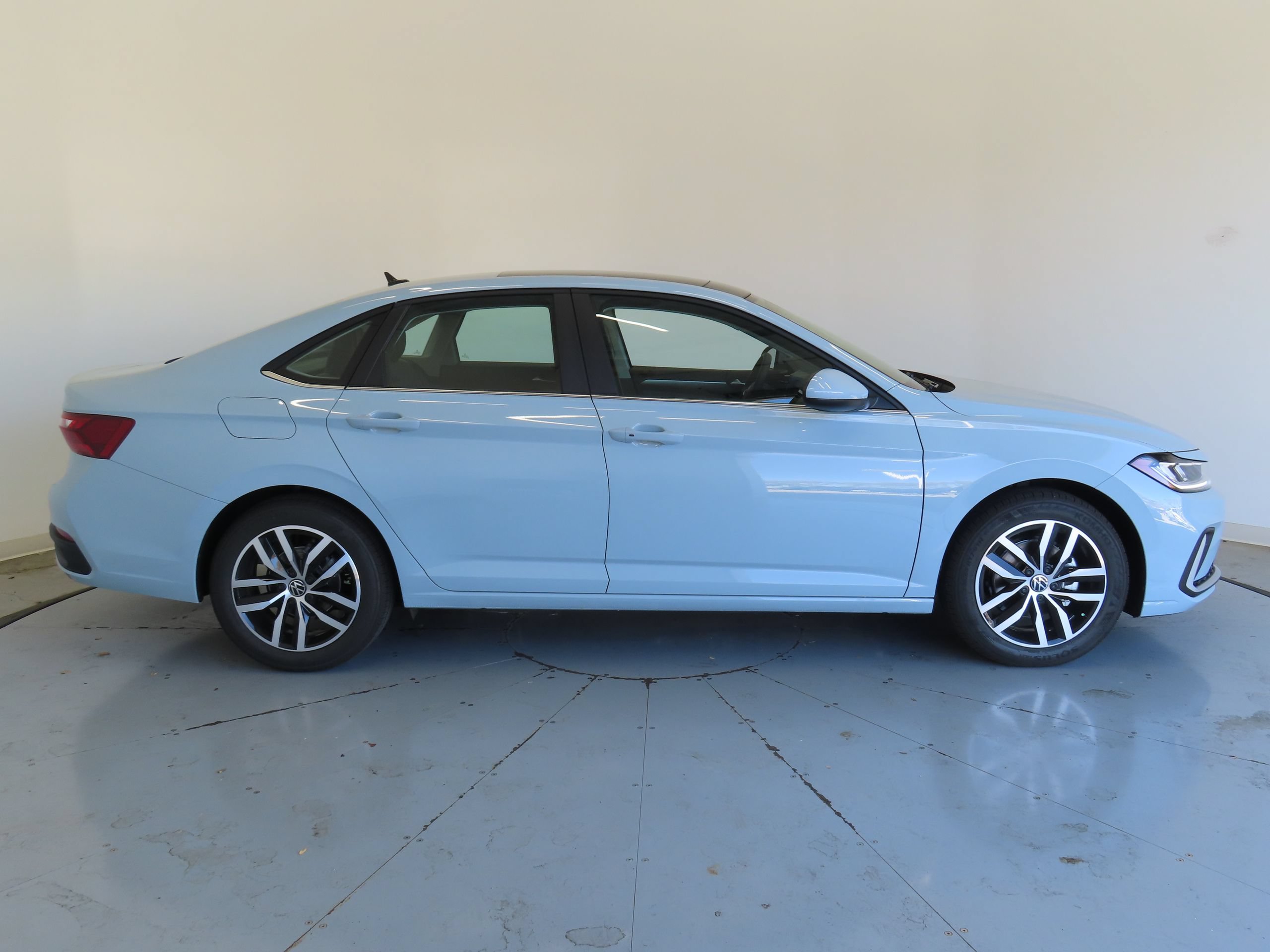 New 2026 Volkswagen Jetta SE FWD image 2