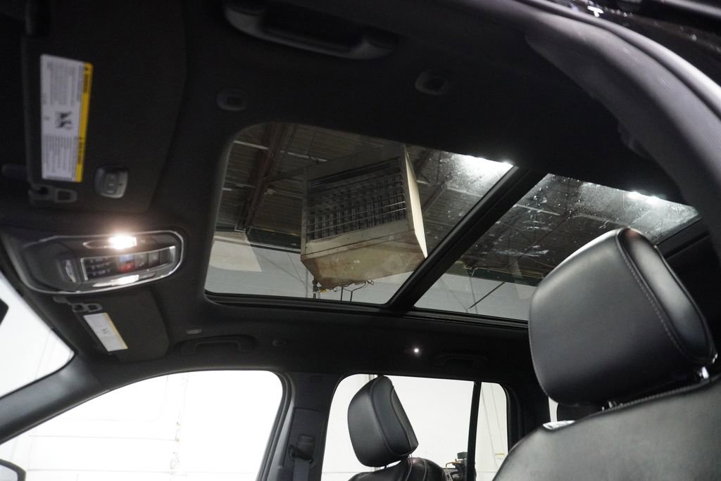 Used 2024 Jeep Grand Cherokee Limited w/ Luxury Tech Group II image 16