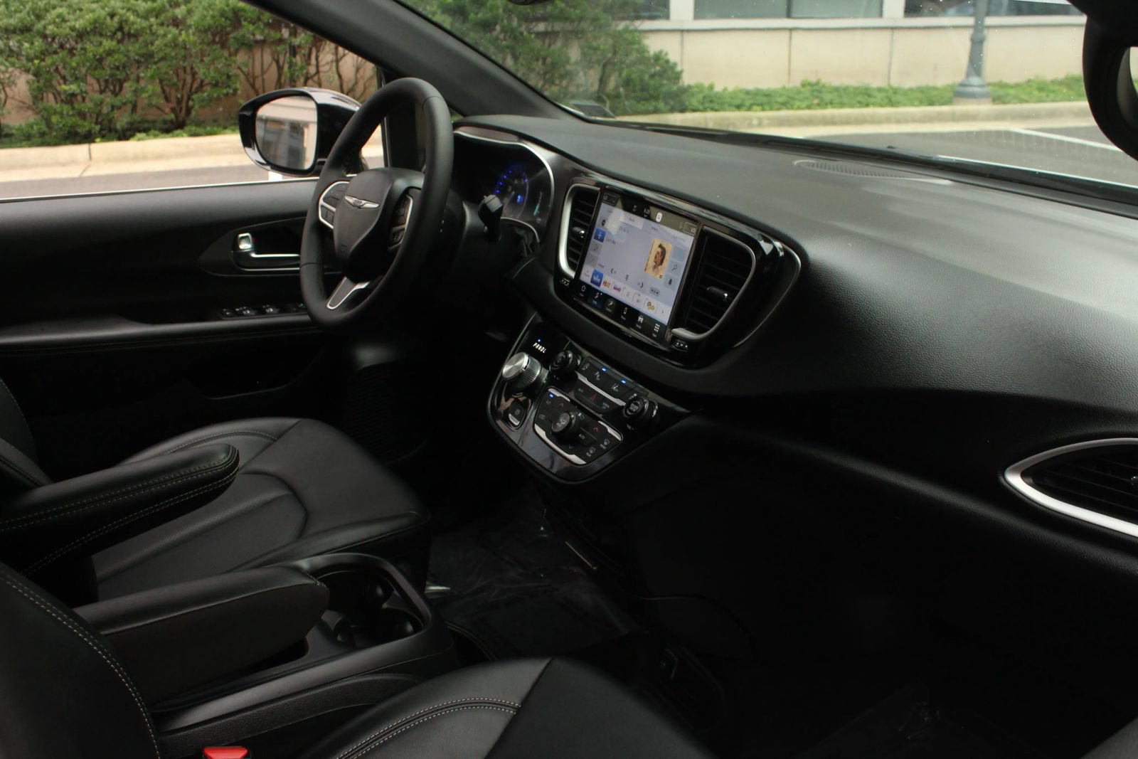 Used 2026 Chrysler Pacifica Select FWD image 24