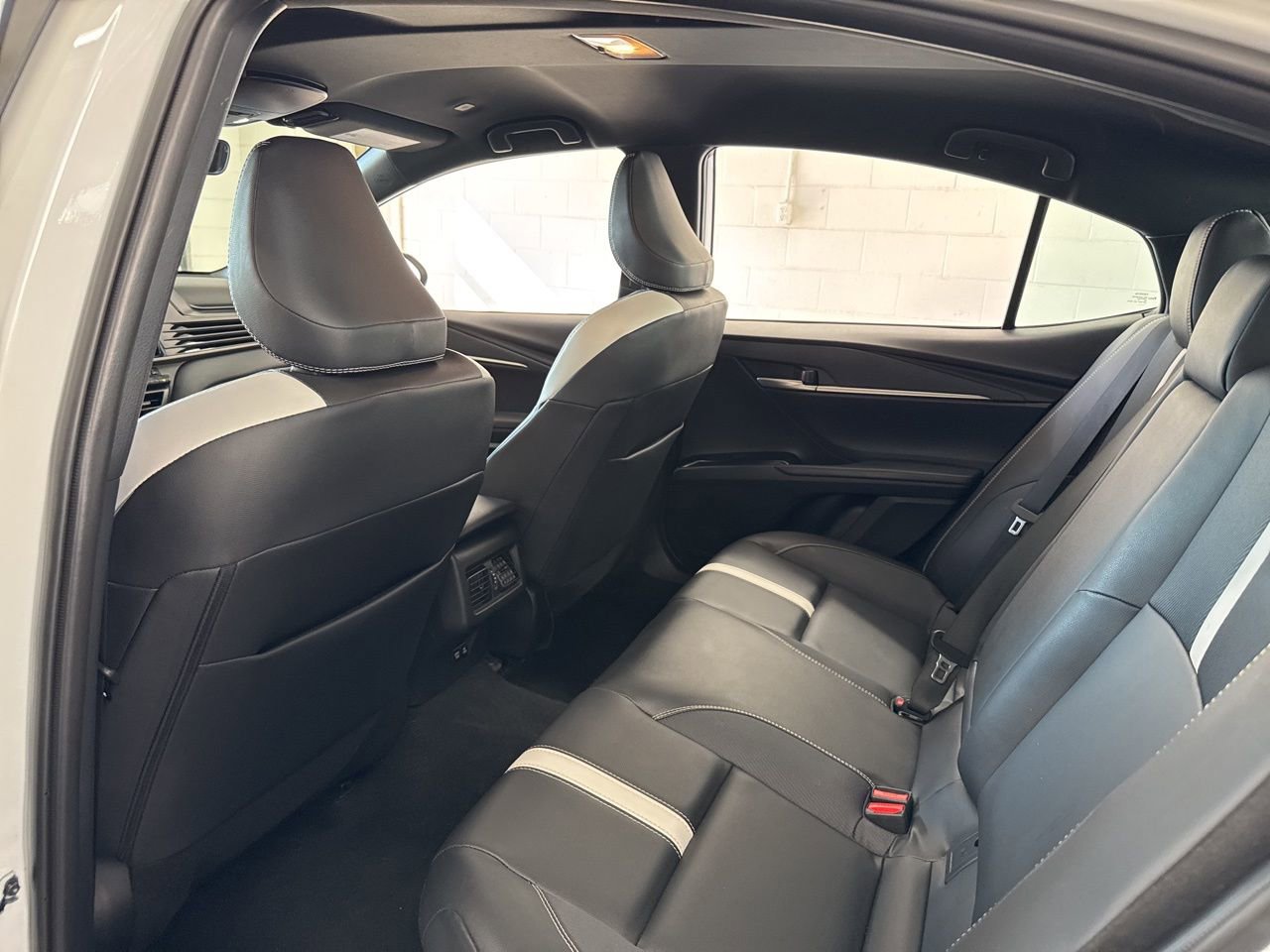 Used 2025 Toyota Camry SE w/ Convenience Package image 38