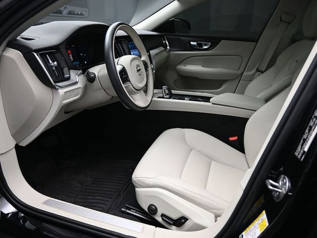 Used 2024 Volvo V60 B5 Cross Country Plus image 17