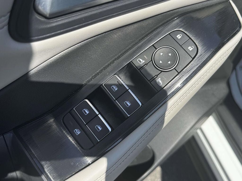 Used 2023 Nissan Rogue SL AWD/4WD image 16
