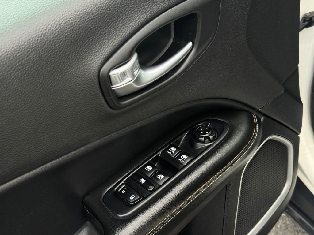 Used 2018 Jeep Compass Latitude w/ Popular Equipment Group AWD/4WD image 19