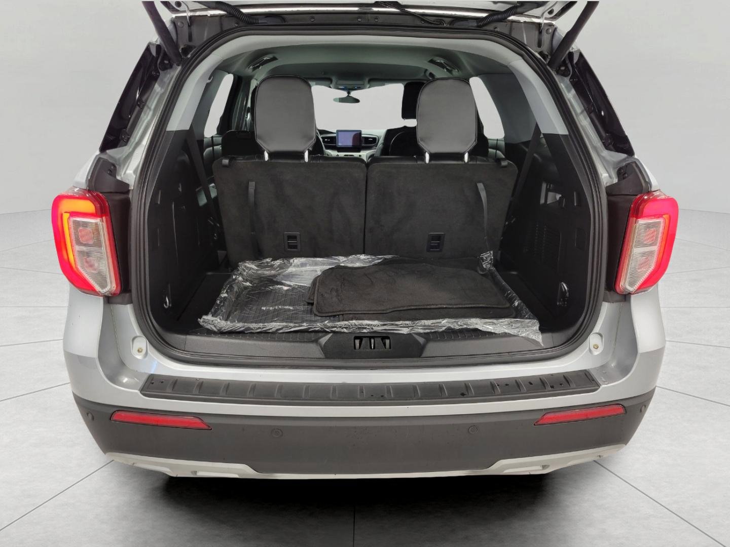 Used 2023 Ford Explorer XLT w/ Equipment Group 202A image 15