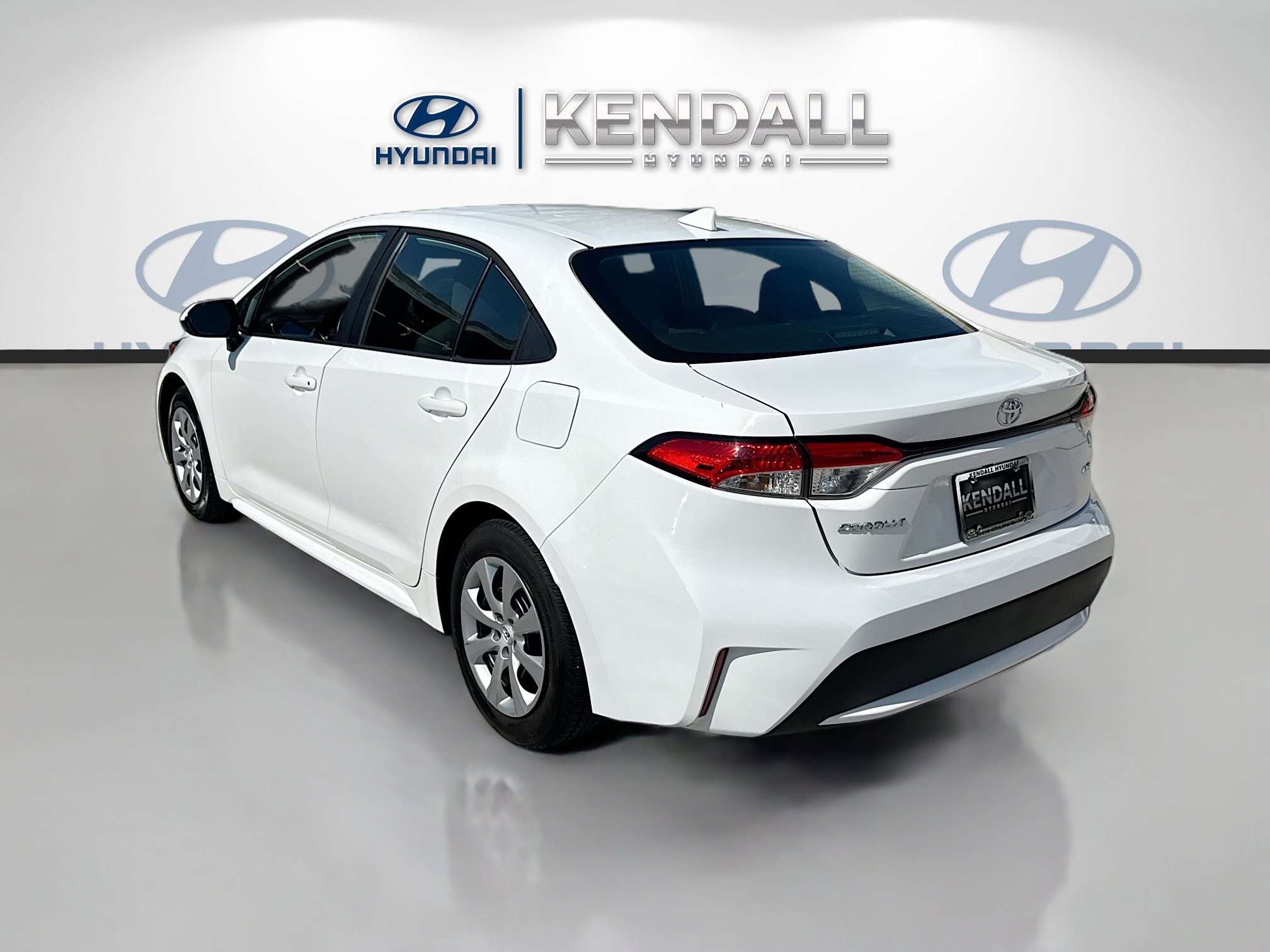 Used 2022 Toyota Corolla LE FWD image 4