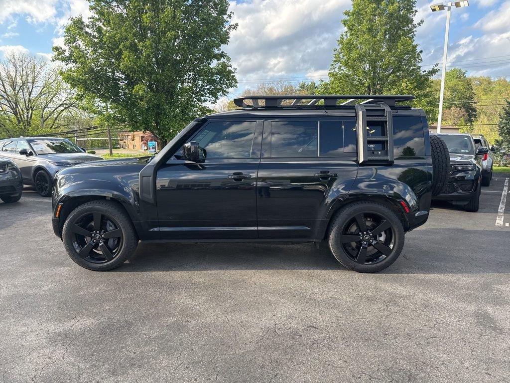 Used 2022 Land Rover Defender 110 X-Dynamic HSE AWD/4WD image 2