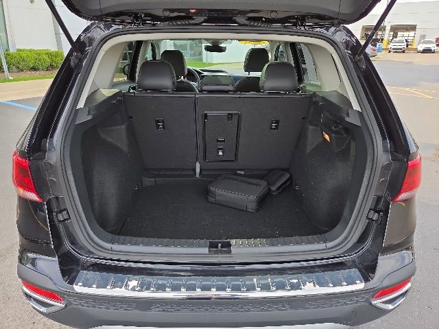 Used 2023 Volkswagen Taos SE w/ Panoramic Sunroof Package FWD image 27