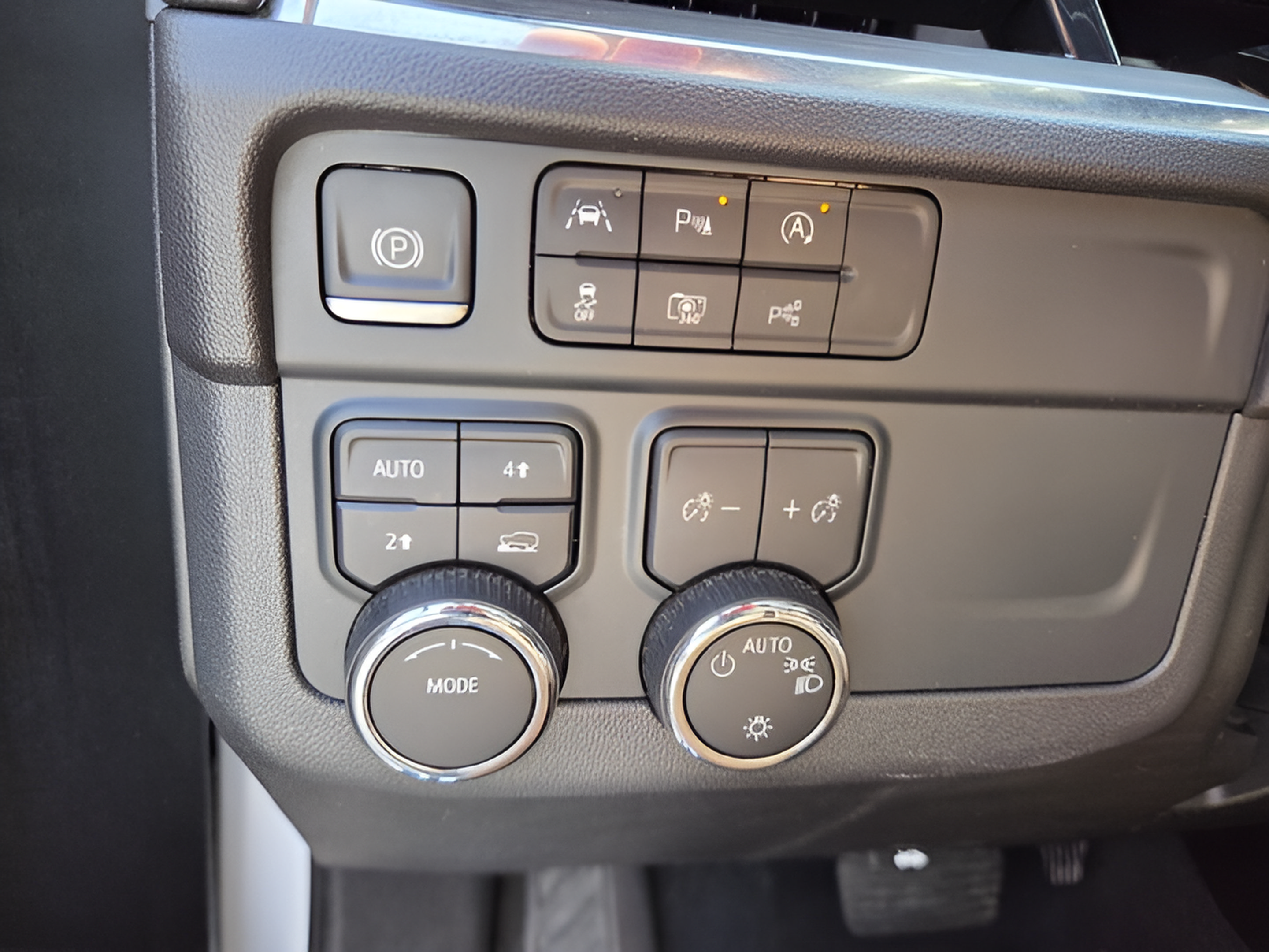 Used 2025 Chevrolet Tahoe LT AWD/4WD image 19