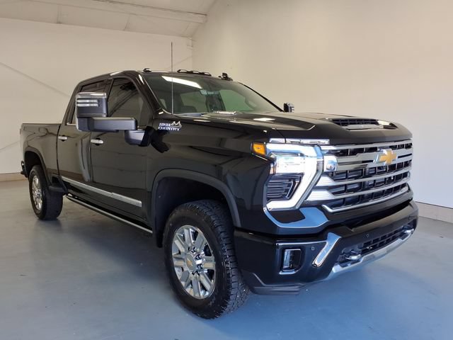 Used 2026 Chevrolet Silverado 2500 High Country w/ High Country Premium Package AWD/4WD image 1