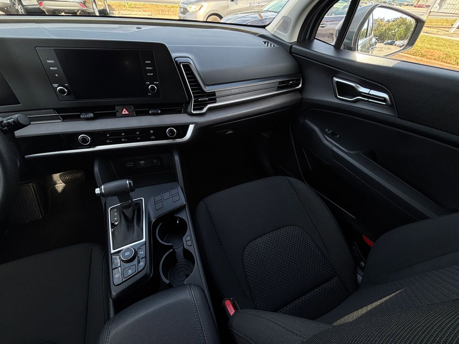 Used 2025 Kia Sportage LX image 38