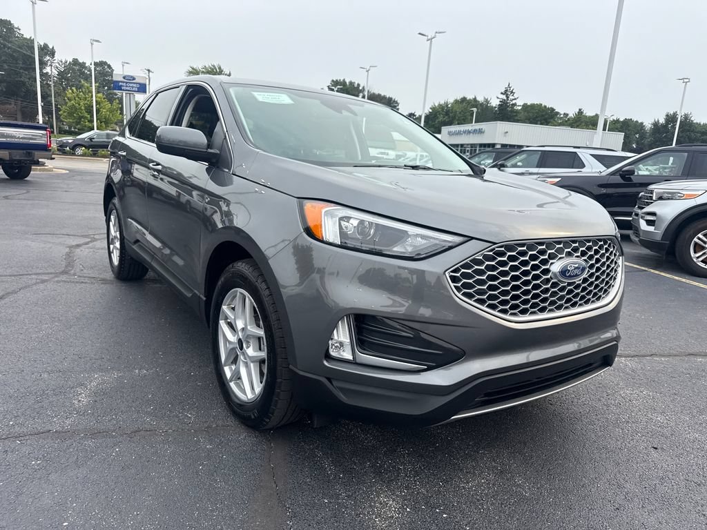 Used 2024 Ford Edge SEL w/ Convenience Package AWD/4WD image 4