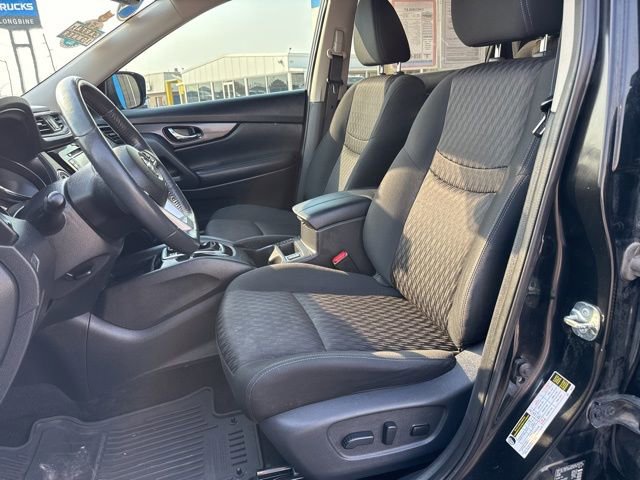 Used 2017 Nissan Rogue SV w/ SV Premium Package image 11