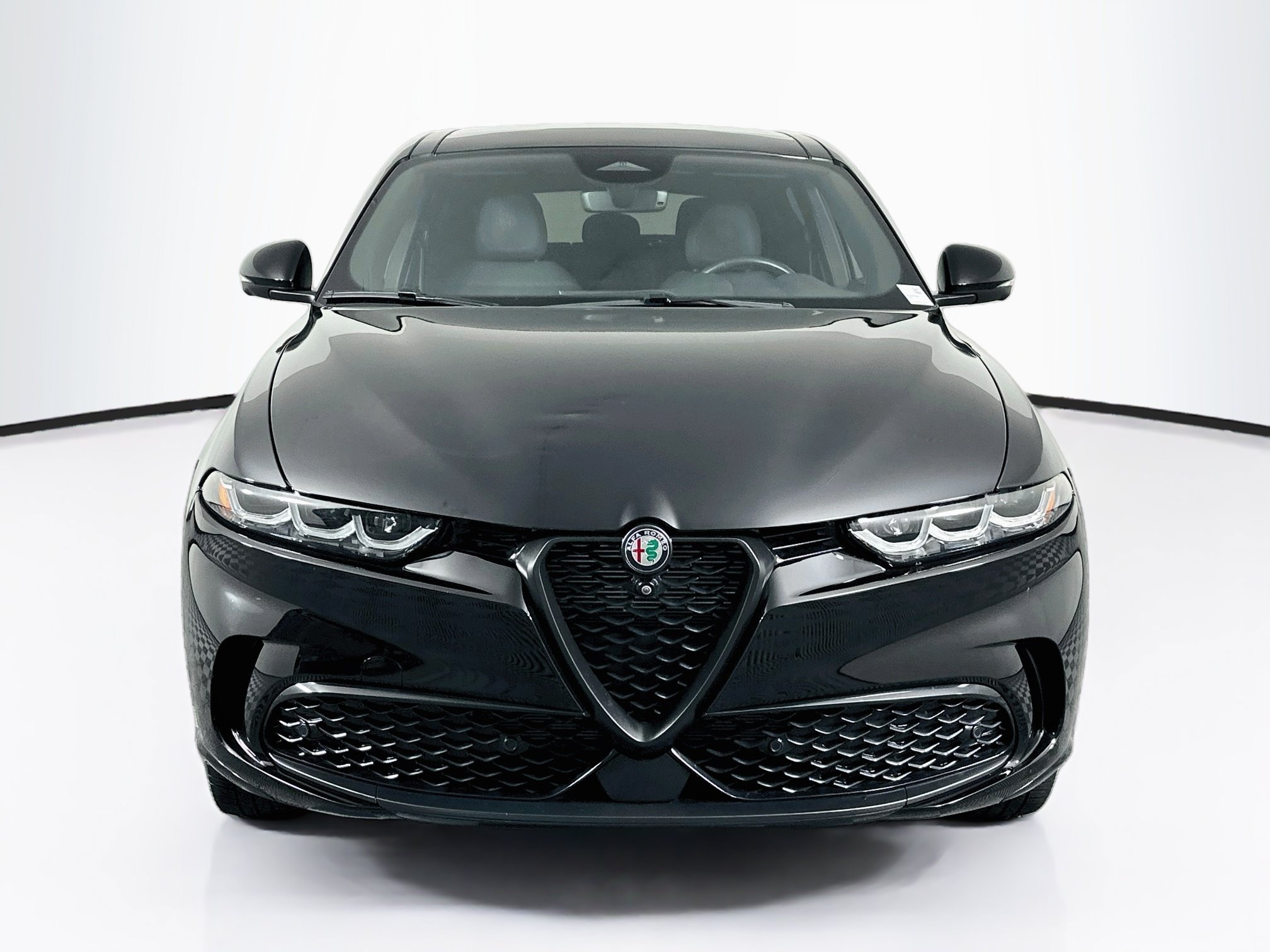 Used 2025 Alfa Romeo Tonale w/ Premium Package AWD/4WD image 2