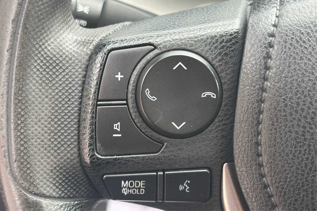 Used 2017 Toyota RAV4 LE FWD image 29