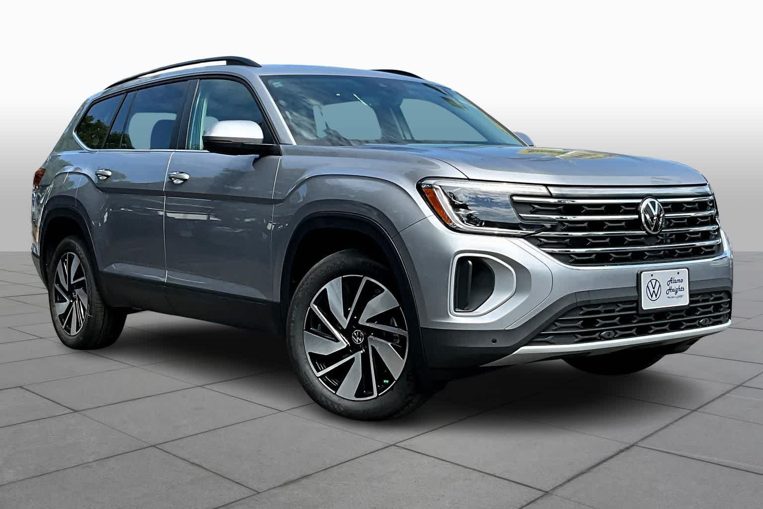 New 2026 Volkswagen Atlas SE FWD image 2