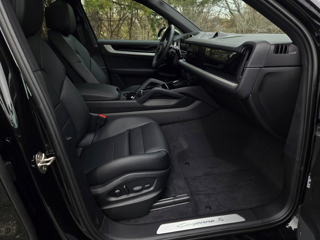 New 2025 Porsche Cayenne S image 36