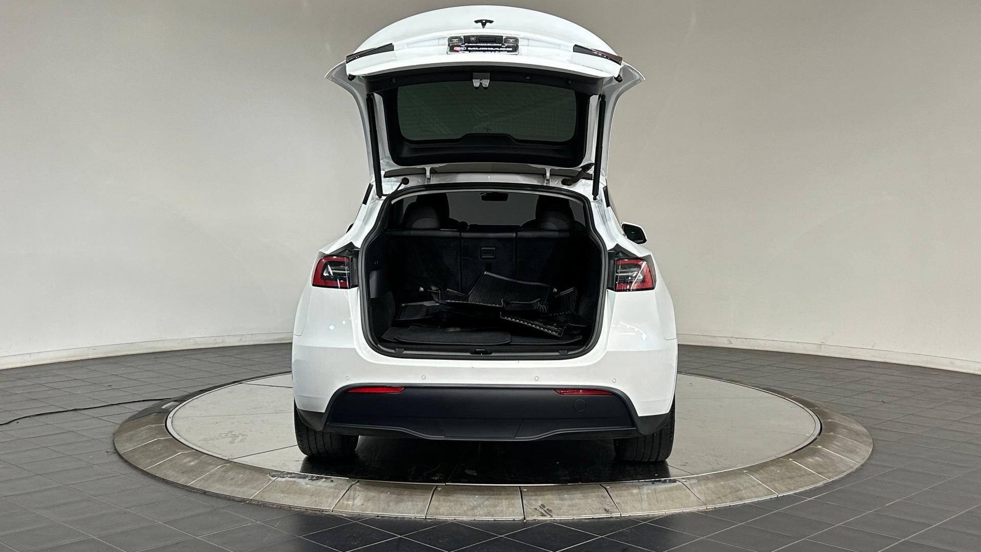 Used 2022 Tesla Model Y Long Range AWD/4WD image 29