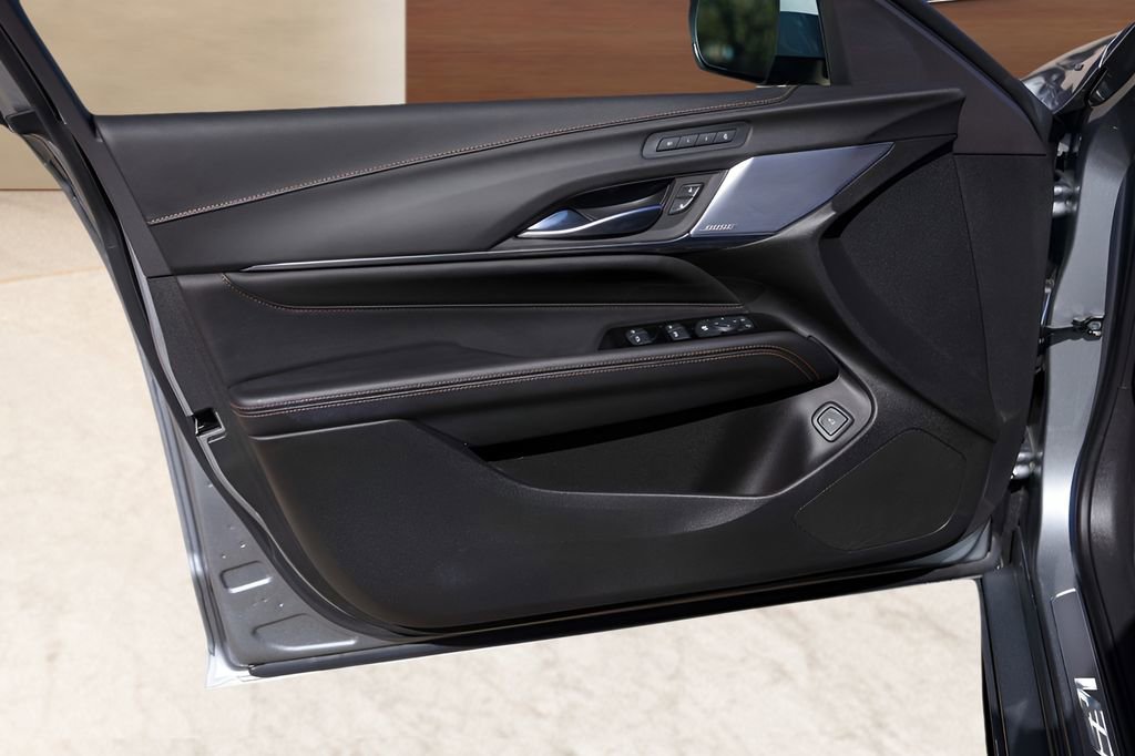 Certified 2025 Cadillac CT4 V RWD image 24