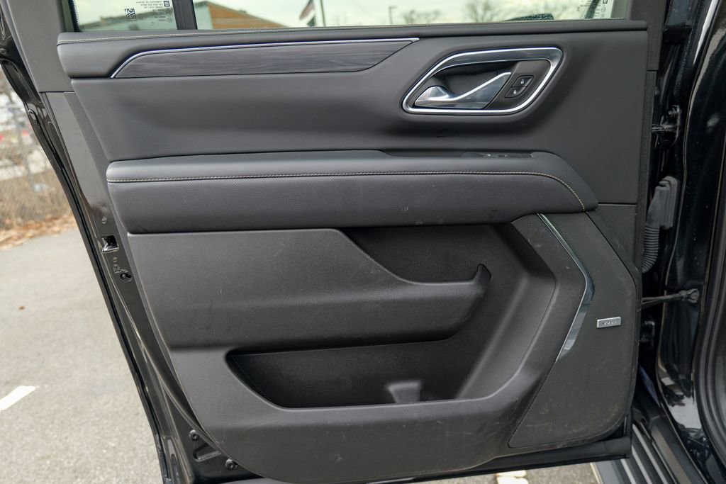 Used 2023 GMC Yukon XL SLT w/ SLT Premium Package image 25