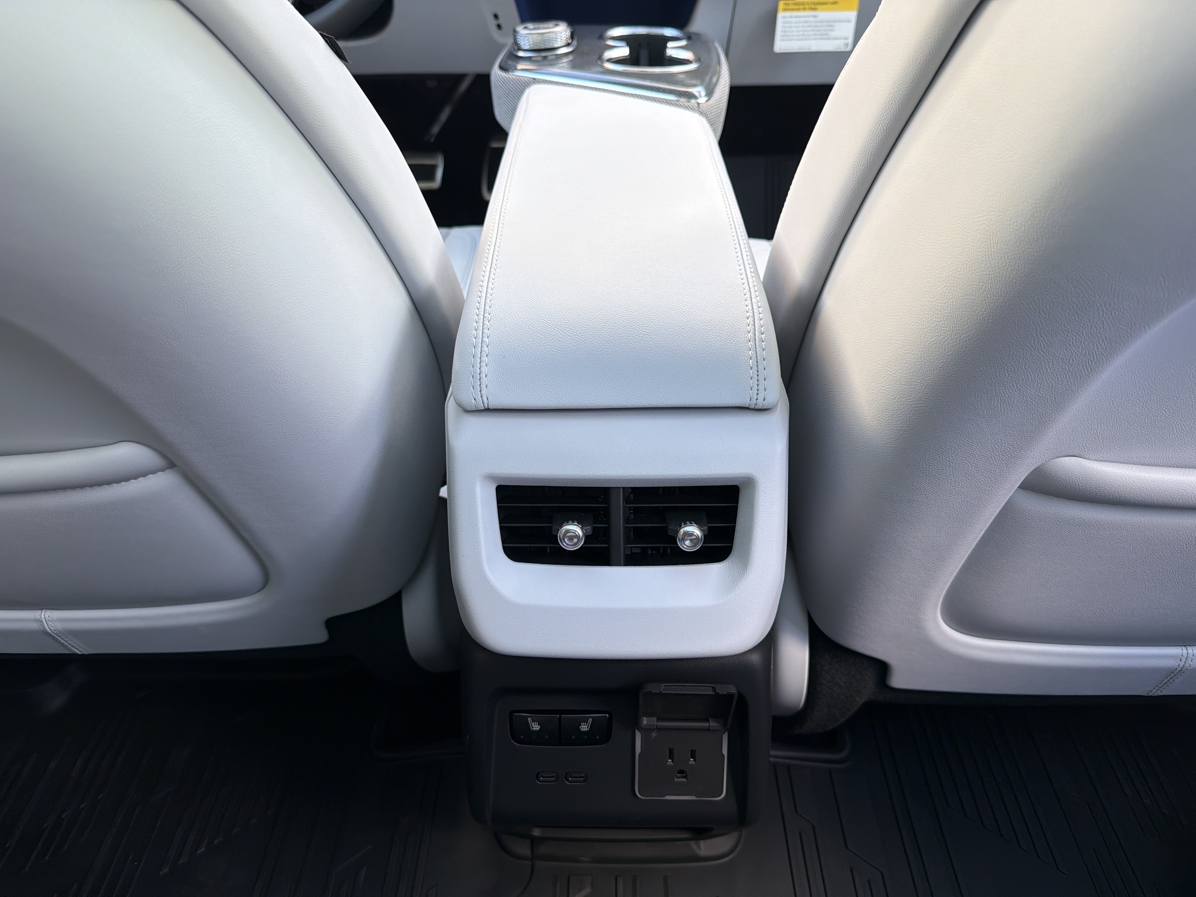 New 2027 Cadillac Optiq Premium Luxury w/ LPO, Floor Liner Package AWD/4WD image 32