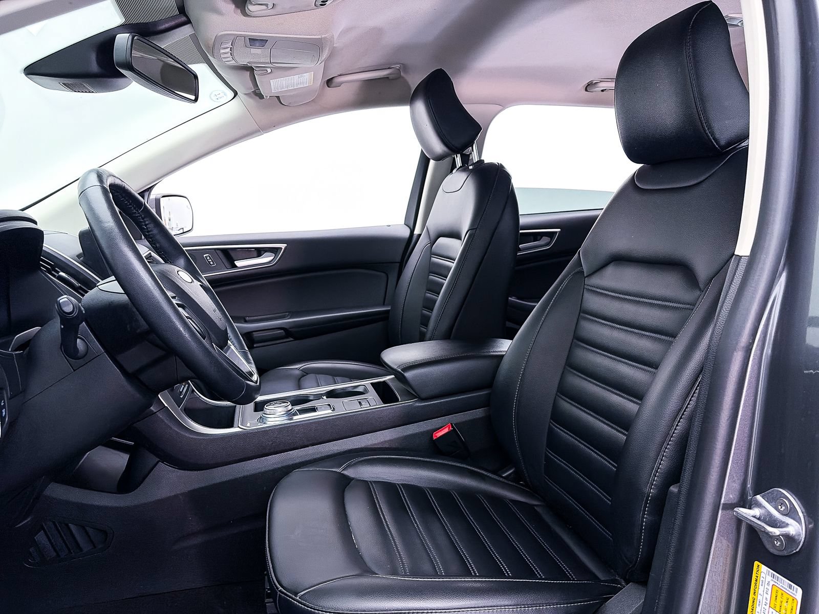 Used 2024 Ford Edge SEL w/ Convenience Package AWD/4WD image 4