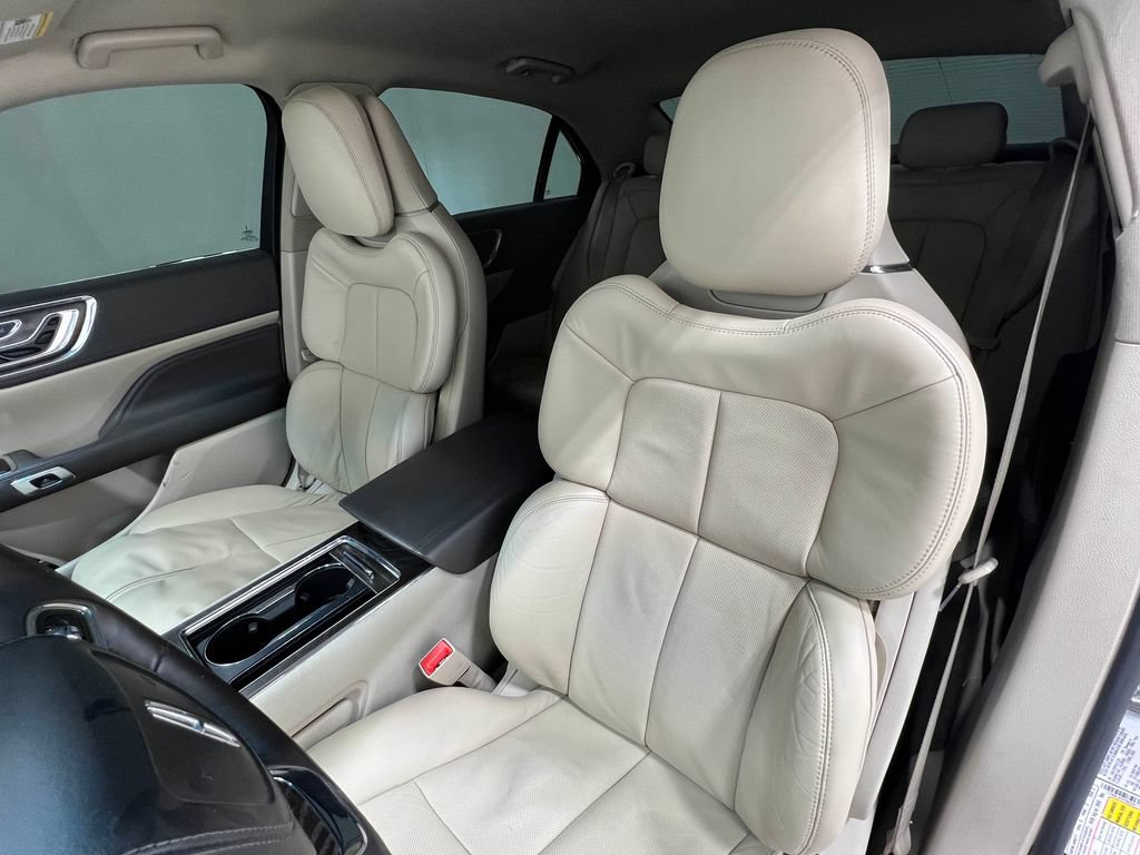 Used 2017 Lincoln Continental Select w/ Climate Package FWD image 14