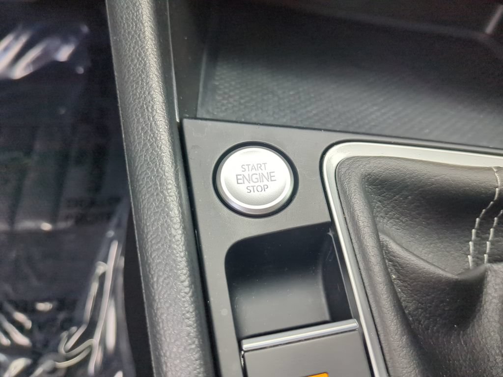 Used 2024 Volkswagen Jetta SE w/ Panoramic Sunroof Package FWD image 31