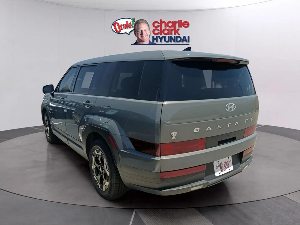 Used 2025 Hyundai Santa Fe SE FWD image 2