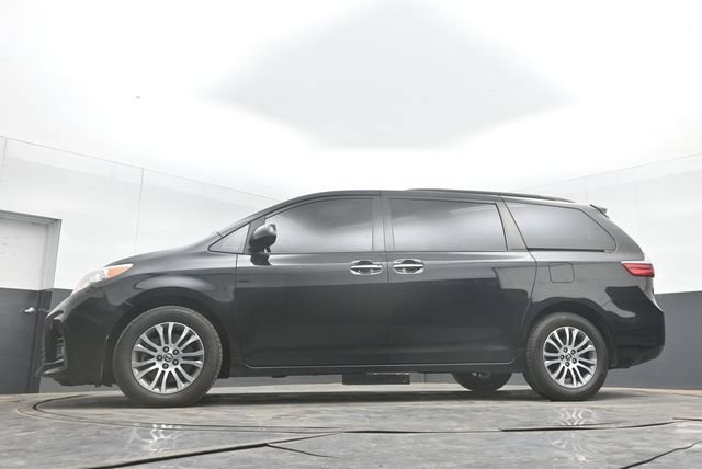 Used 2020 Toyota Sienna XLE FWD image 45
