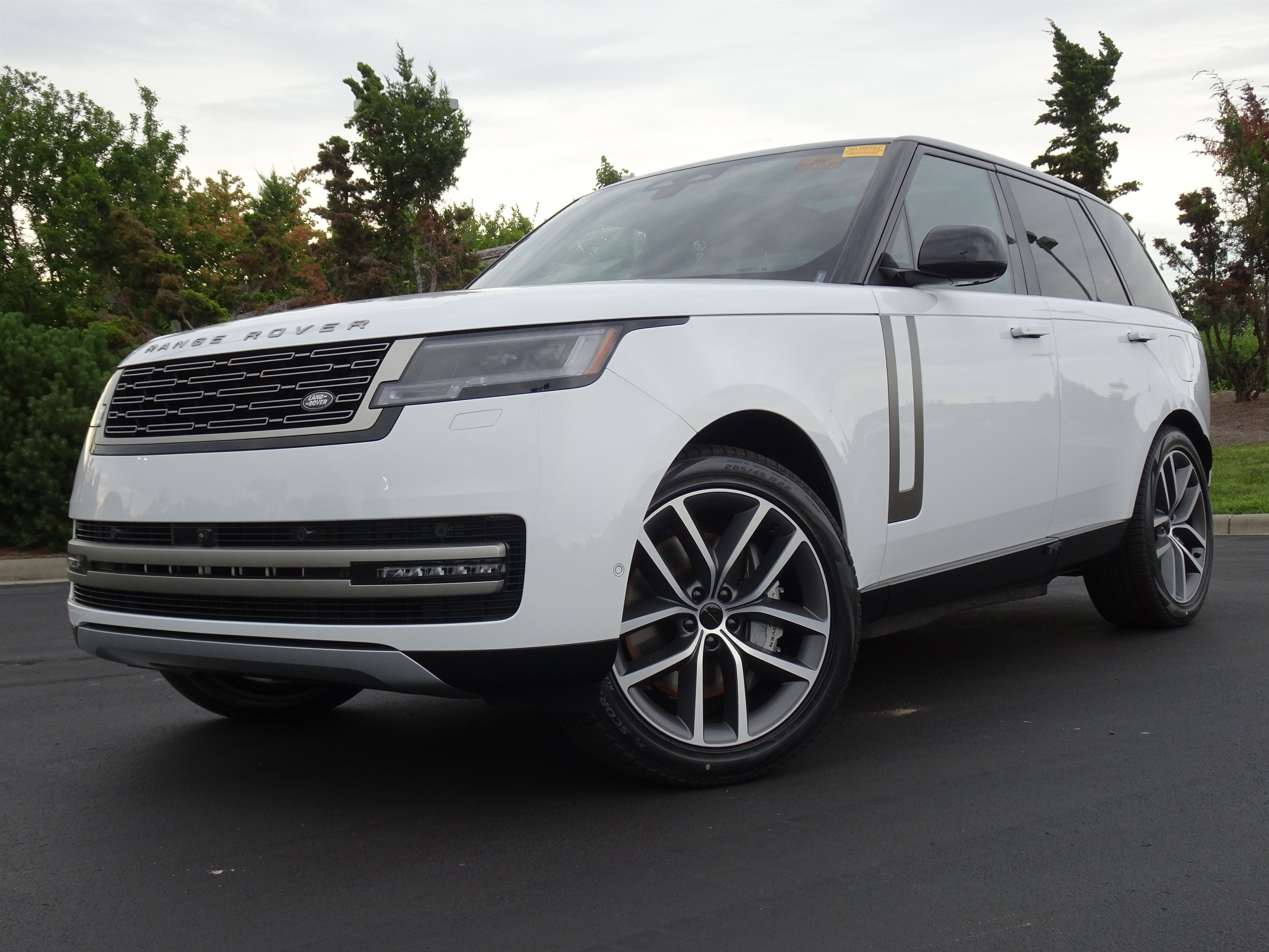 New 2026 Land Rover Range Rover SE AWD/4WD image 1