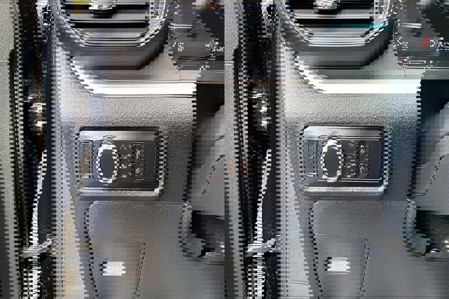 Used 2023 Ford Explorer XLT image 33