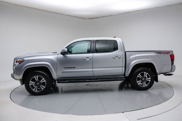 Used 2019 Toyota Tacoma TRD Sport AWD/4WD image 2