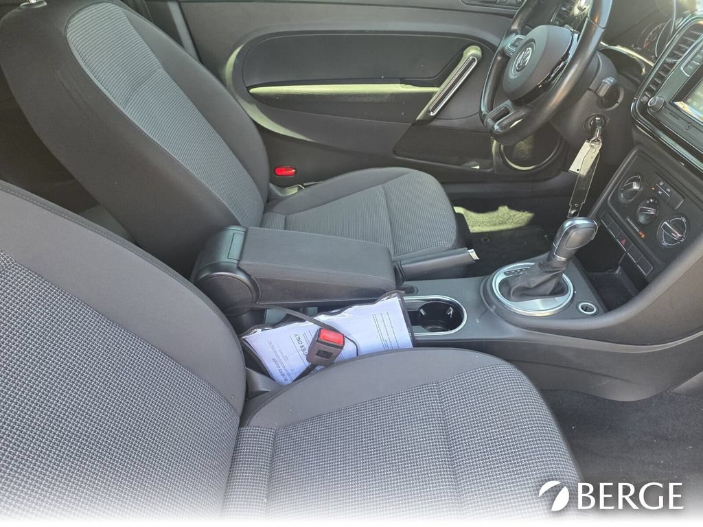 Used 2018 Volkswagen Beetle 2.0T S FWD image 27