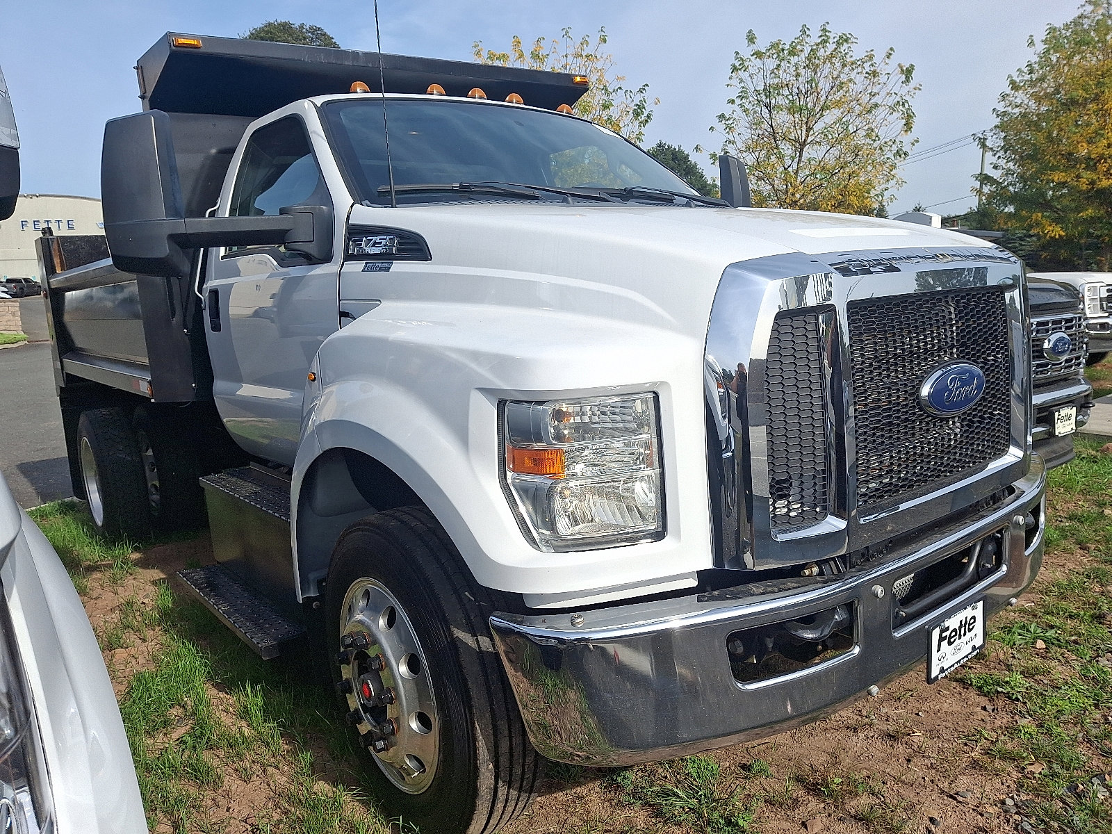 Used 2023 Ford F750 2WD Regular Cab Super Duty image 3