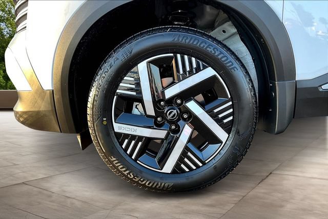 New 2026 Nissan Kicks SV w/ Charging Package FWD image 11