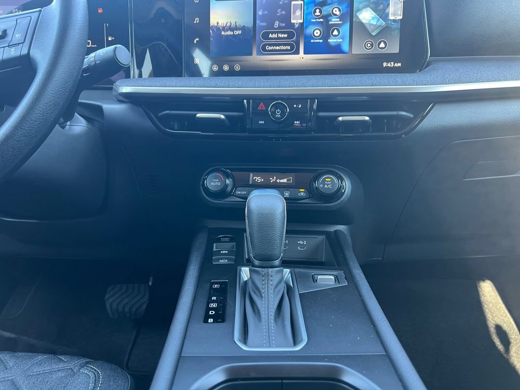 New 2026 Nissan Kicks SV w/ Illumination Package image 3