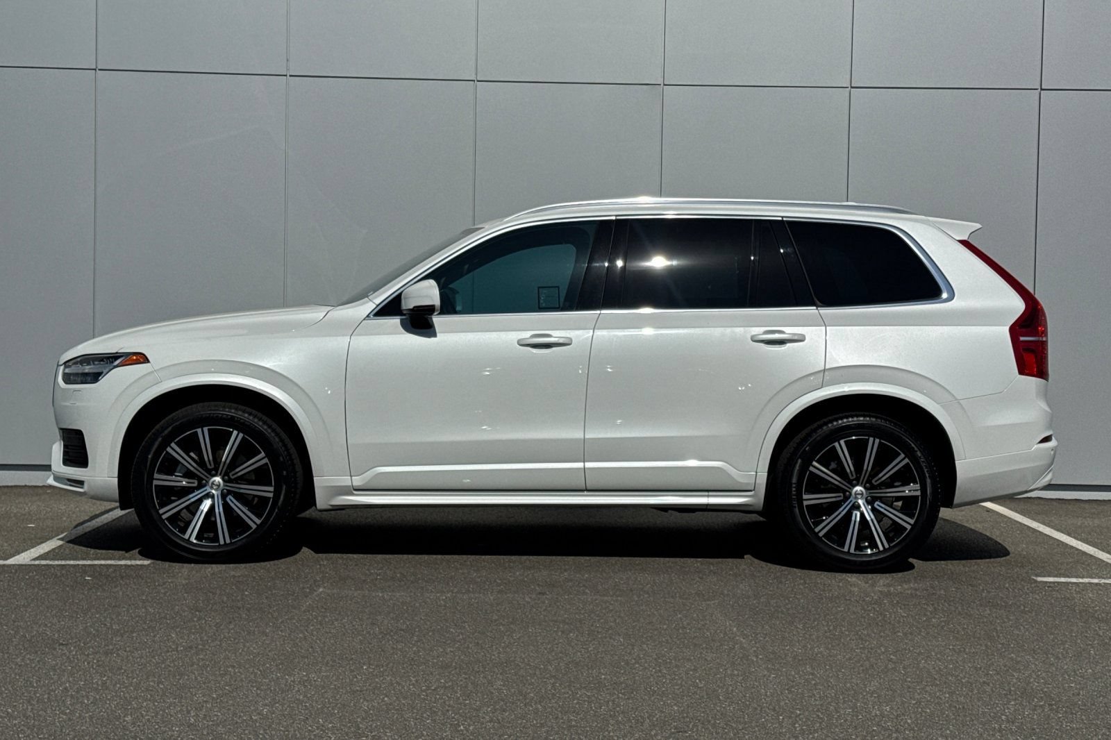 Used 2023 Volvo XC90 B5 Core w/ Protection Package Premier AWD/4WD image 2