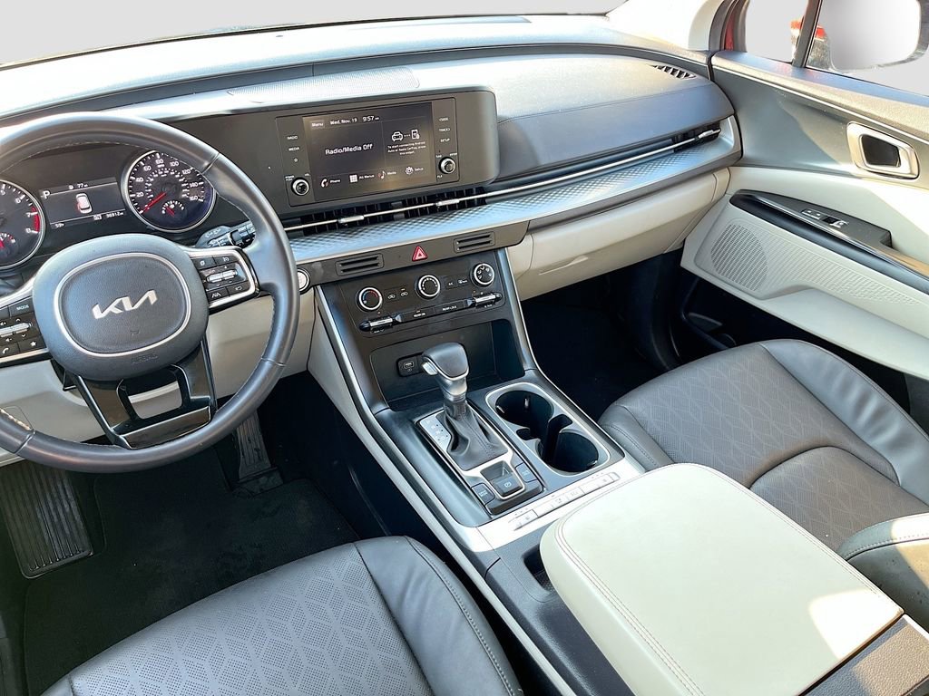 Certified 2024 Kia Carnival LX image 21