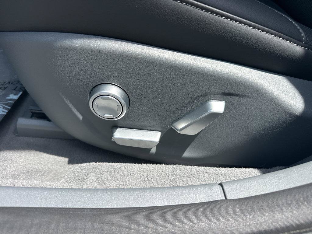 Used 2024 Lucid Air Pure RWD image 31
