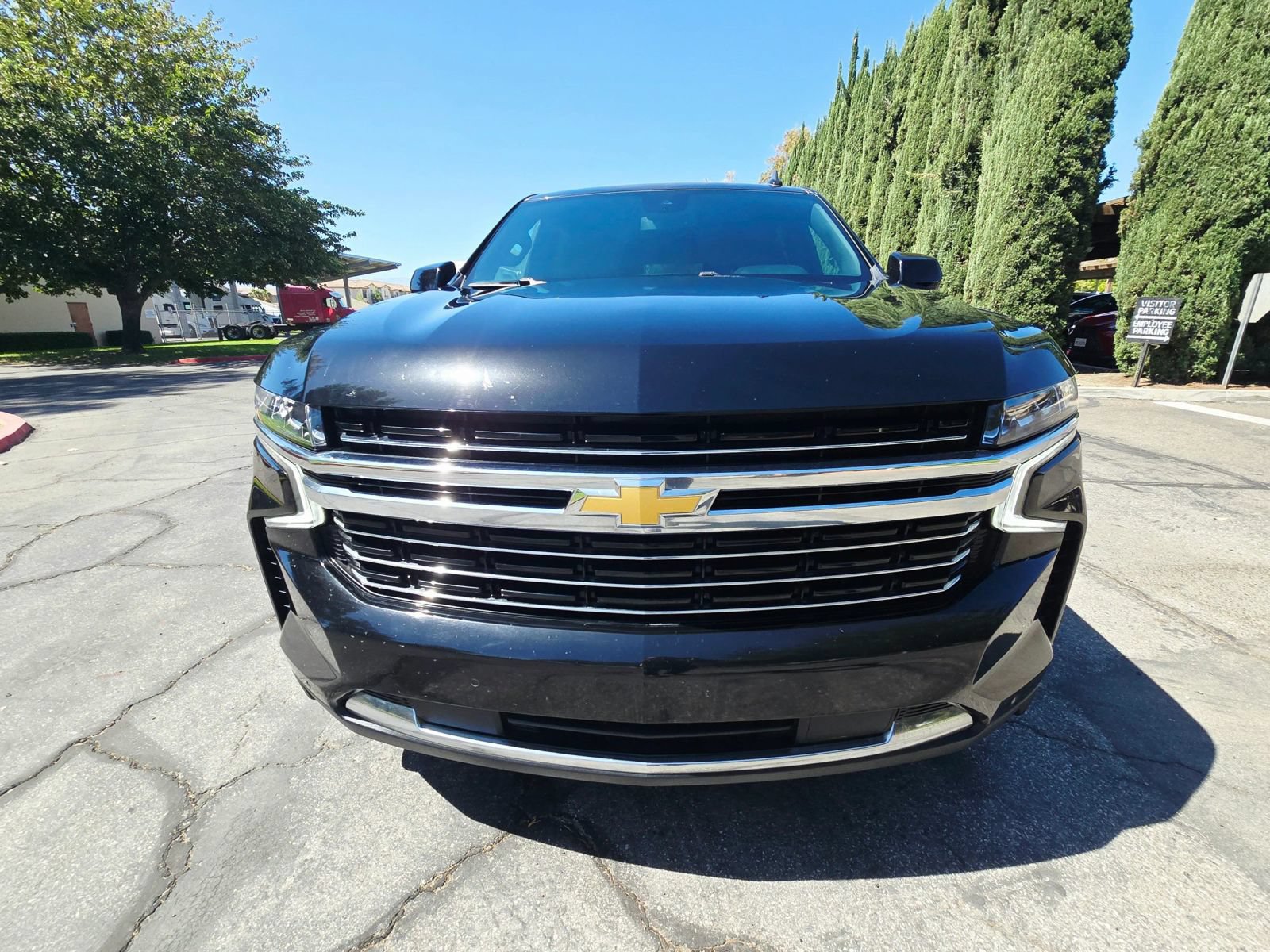 Used 2023 Chevrolet Suburban LT RWD image 3