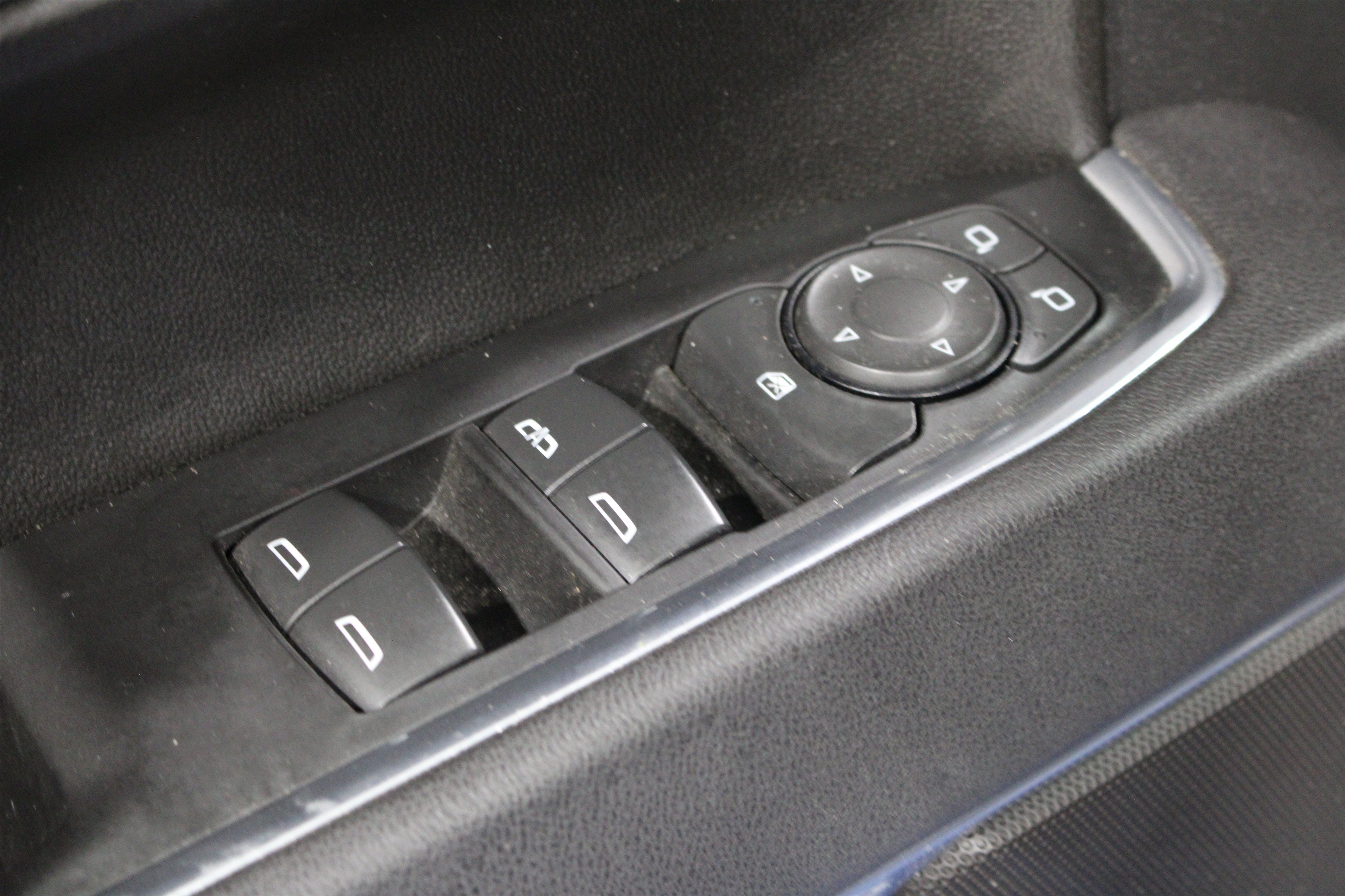 Used 2025 Chevrolet Silverado 1500 LT AWD/4WD image 7