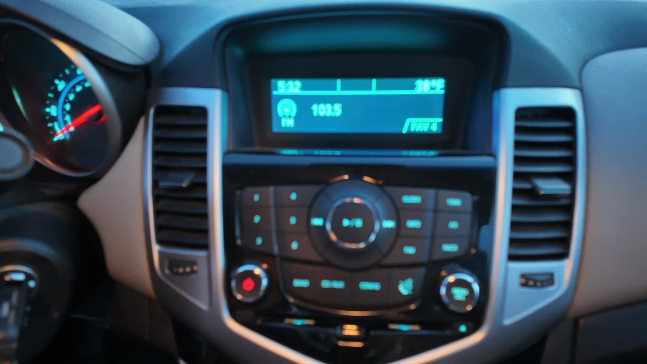 Used 2014 Chevrolet Cruze LS image 12