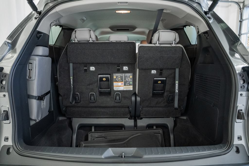 Used 2026 Toyota Sienna LE FWD image 13