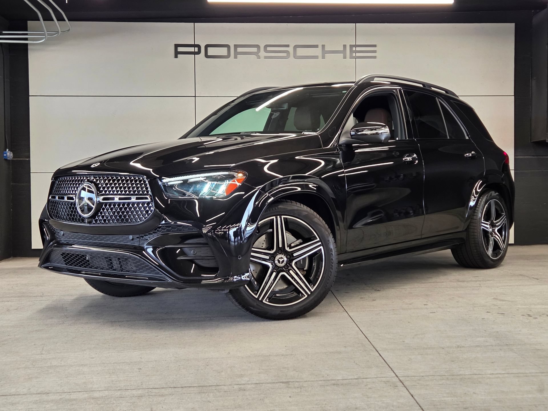 Used 2026 Mercedes-Benz GLE 450 4MATIC w/ Driver Assistance Package image 1