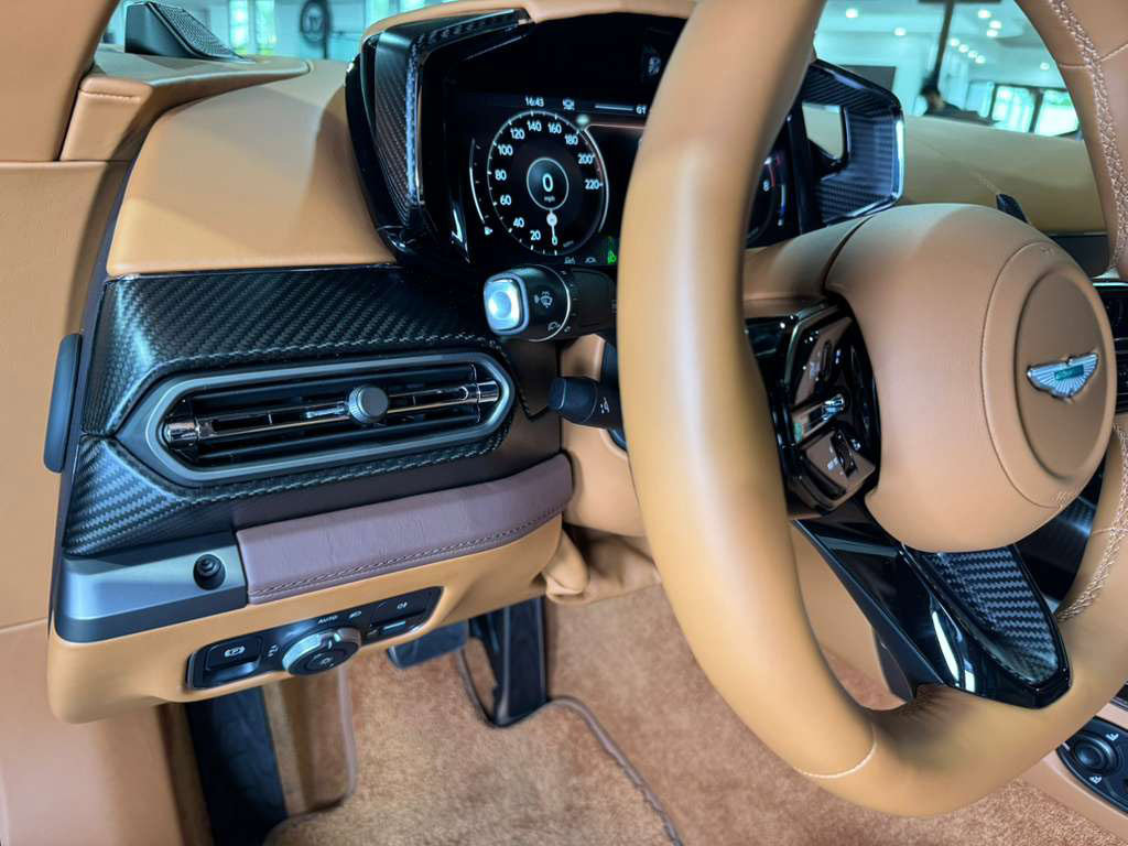 Used 2025 Aston Martin Vanquish image 26