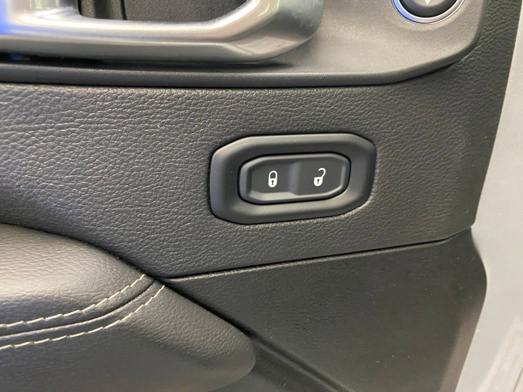 Used 2023 Jeep Wrangler Unlimited Sahara image 24